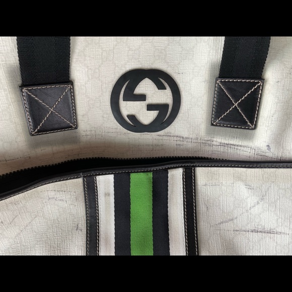 Gucci Original Cream Duffle Bag with Details in Black and Green - Picture 2 of 16